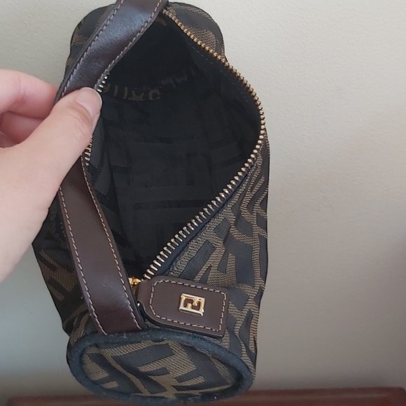 SALE Authentic vintage Fendi Zucca pochette - Picture 6 of 6